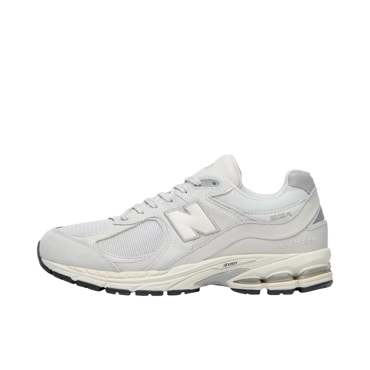 推荐商品：New Balance 2002R 跑鞋 缓震防滑耐磨透气复古拼接防水气垫慢跑支撑 D宽/白色