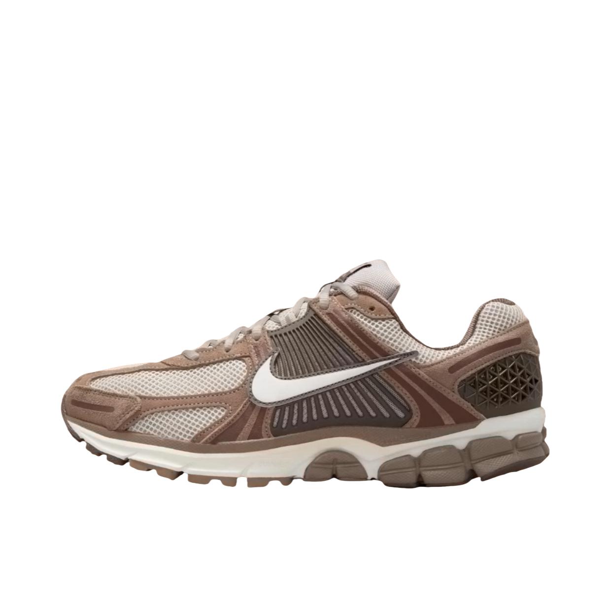 推荐商品：Nike Zoom Vomero 5 跑鞋 舒适缓震网面透气百搭复古支撑训练轻便 褐色/米色