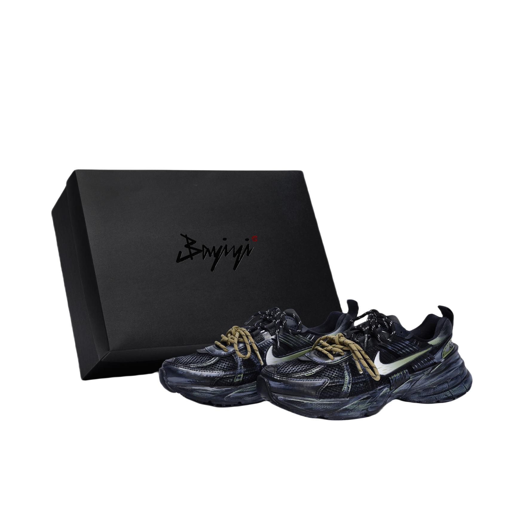 推荐商品：【定制球鞋】 Nike V2K Run 跑鞋 舒适减震网布透气防滑耐磨时尚潮流织物轻便百搭复古做旧防水 礼盒款/丛林勇士