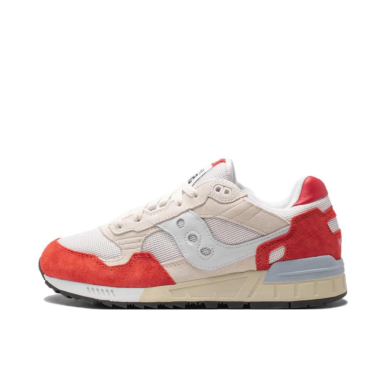 推荐商品：Saucony/索康尼 Shadow 5000 防滑耐磨 经典复古 减震回弹 舒适透气 轻便 运动 防水 低帮 跑鞋 白色/红色