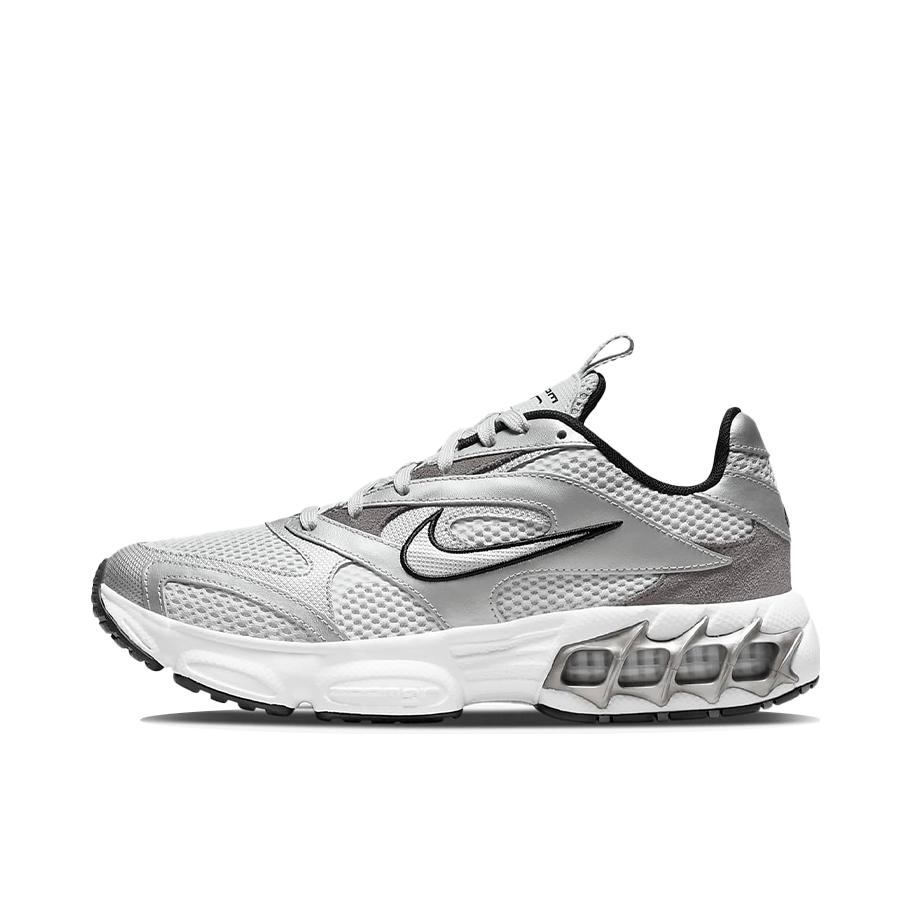 推荐商品：Nike Zoom Air Fire 跑鞋 复古气垫缓震运动休闲透气回弹舒适耐磨织物合成革拼接 银灰/白色/黑色