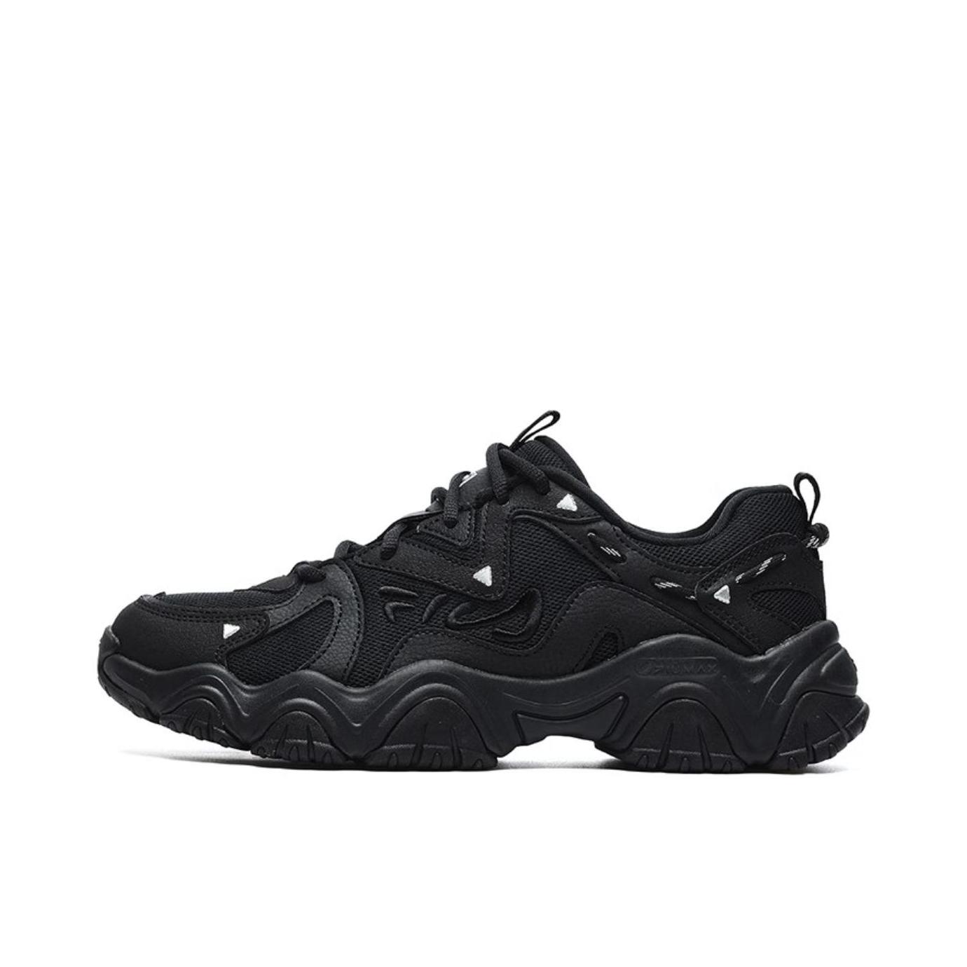 推荐商品：FILA/斐乐 猫爪4代 运动休闲鞋 潮流复古增高轻便合成革 女款/黑色/白色