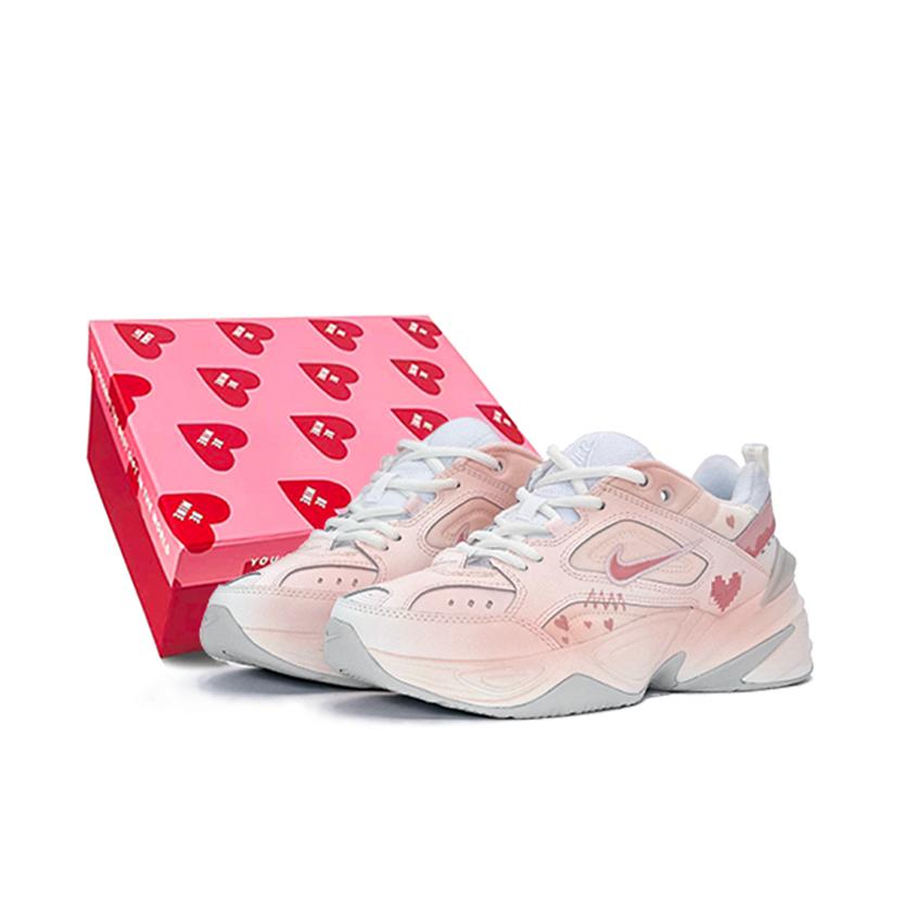 推荐商品：【定制球鞋】Nike M2K 潮酷 街头 简约休闲 复古百搭 橡胶 网布 合成革 织物 防滑 圆头 防水 增高 泼墨 包裹性 做旧高街 废土风 老爹鞋 脏脏鞋 礼盒款/女款/像素爱心/粉红色  