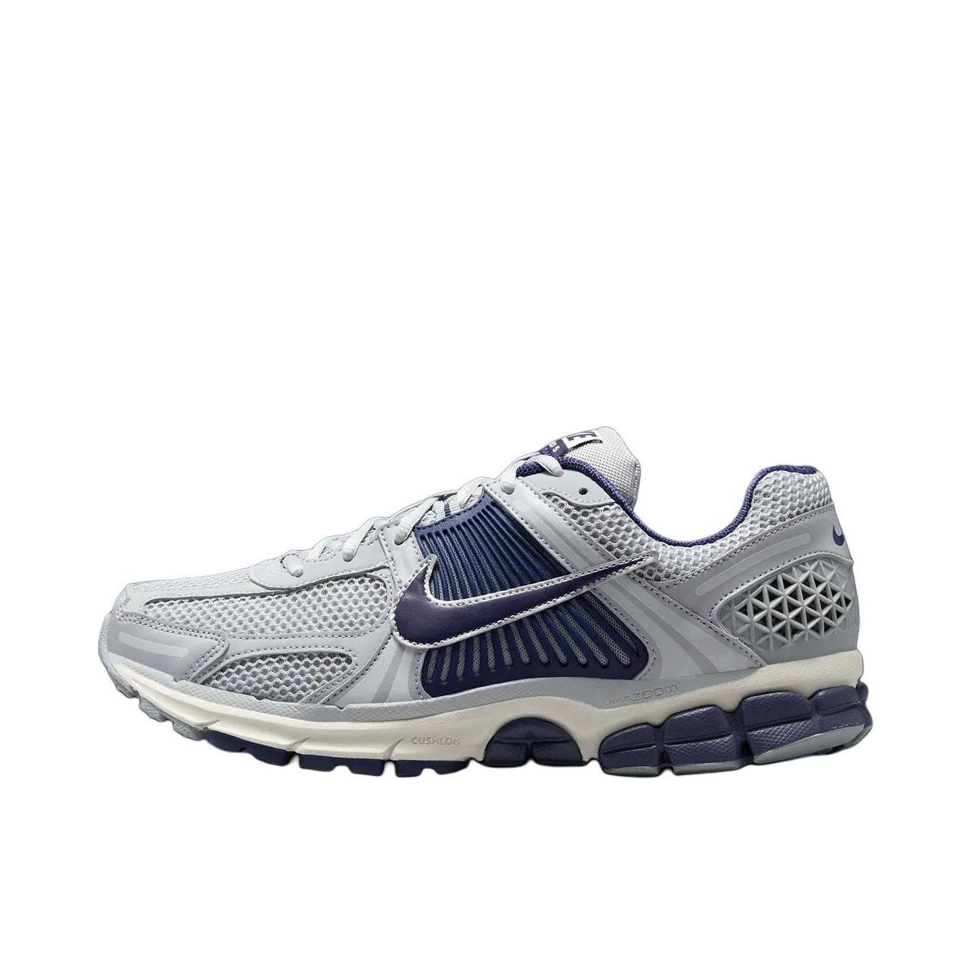 推荐商品：Nike Zoom Vomero 5 跑鞋 舒适缓震网面透气百搭复古支撑训练轻便 灰色/深蓝色