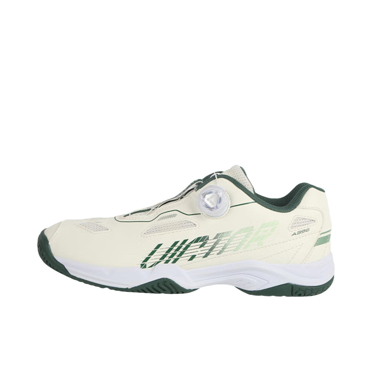 推荐商品：VICTOR/威克多  全面类A396  鞋带旋钮 入门级 全面型 防滑缓震  羽毛球鞋 月光白/狩猎绿色