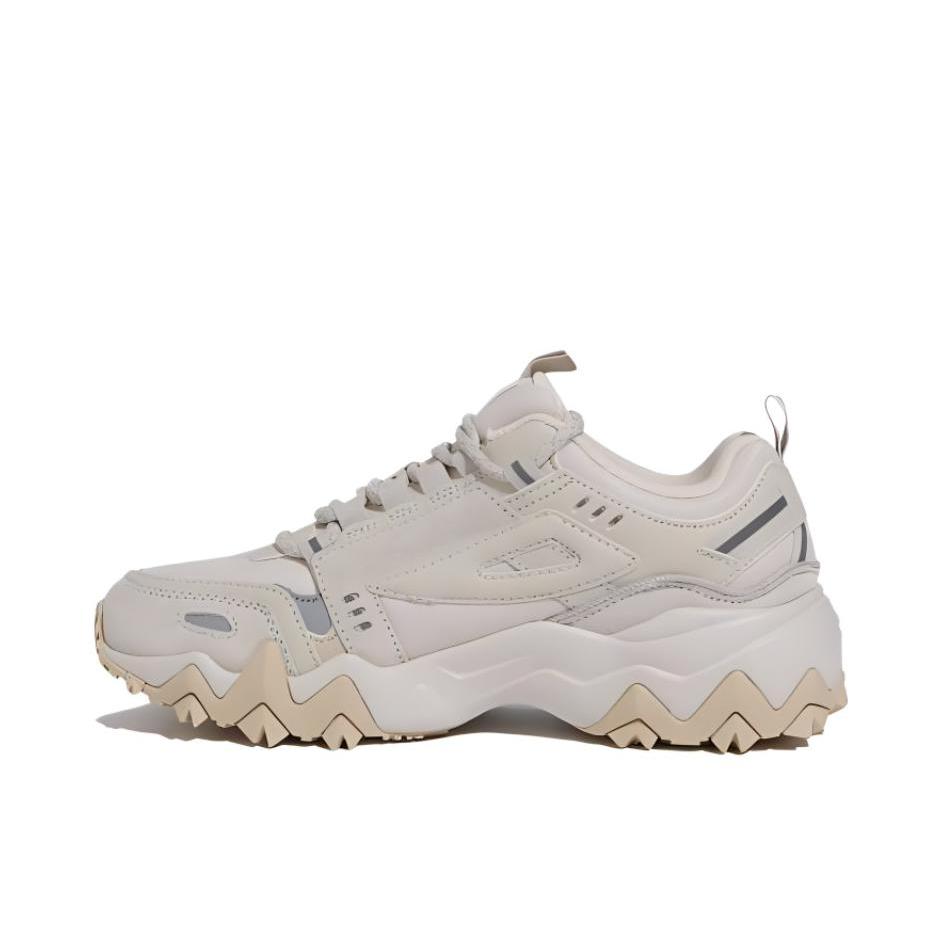 推荐商品：FILA/斐乐 Oakmont 欧客漫 防滑耐磨 减震透气 潮流复古 运动休闲 增高 织物合成革 老爹鞋 韩版/米色