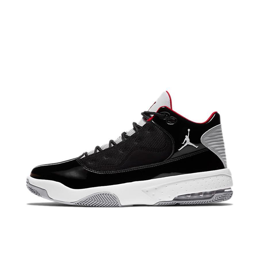 推荐商品：Jordan Max Aura 2 篮球鞋 复古防滑耐磨支撑缓震合成革耐穿抓地 黑色/白色