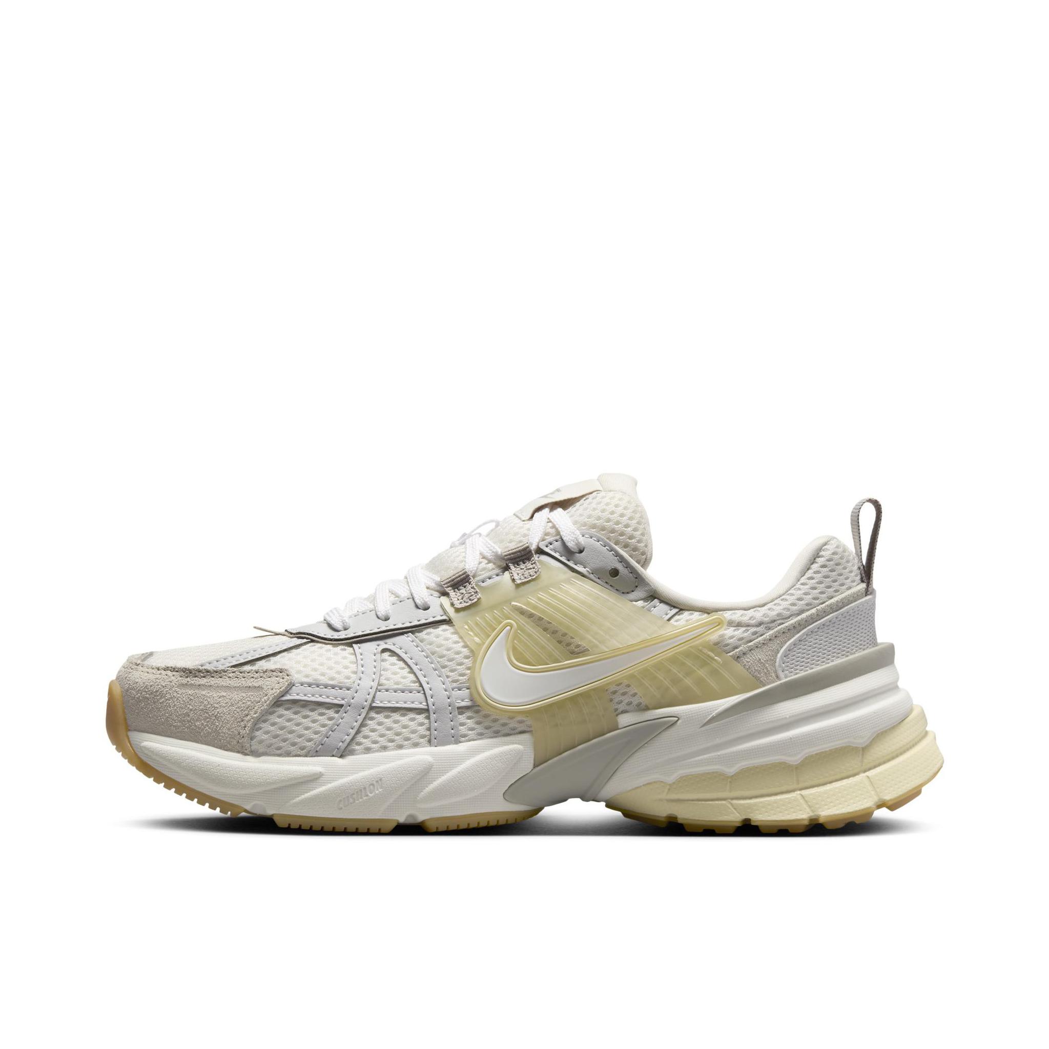 推荐商品：Nike V2K Run Runtekk 跑鞋 轻便网面透气防滑耐磨百搭时尚复古减震抓地圆头 幻影灰白/浅卡其/橡皮黄