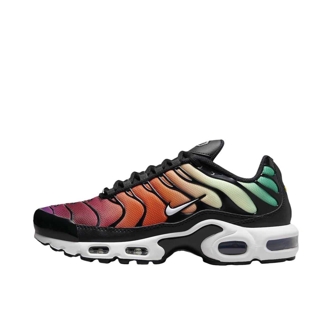 推荐商品：Nike Air Max Plus 跑鞋 休闲舒适轻便网布透气防滑耐磨气垫缓震包裹性贴合圆头 女款/黑色/红色 