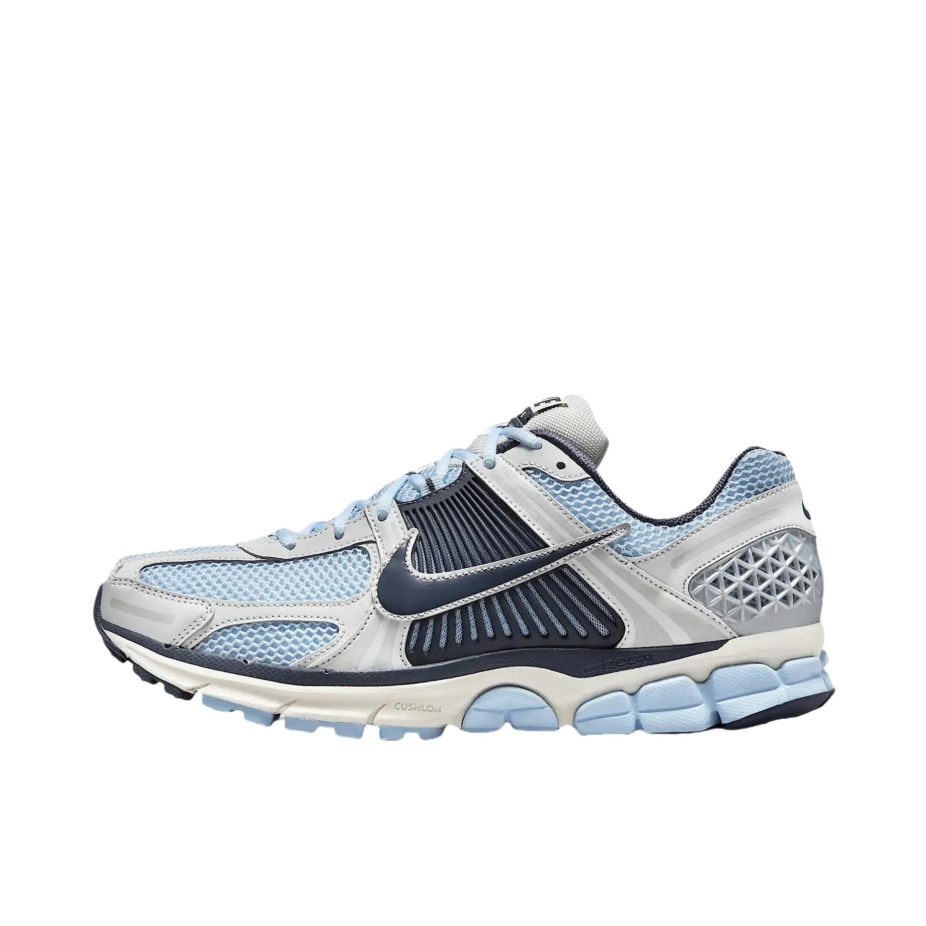 推荐商品：Nike Zoom Vomero 5 跑鞋 舒适缓震网面透气百搭复古支撑训练轻便 天蓝色 