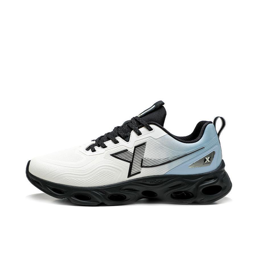 推荐商品：特步 舒适减震 防滑耐磨 软底 网面透气 时尚潮流 复古百搭 户外 跑鞋 帆白/夕雾蓝