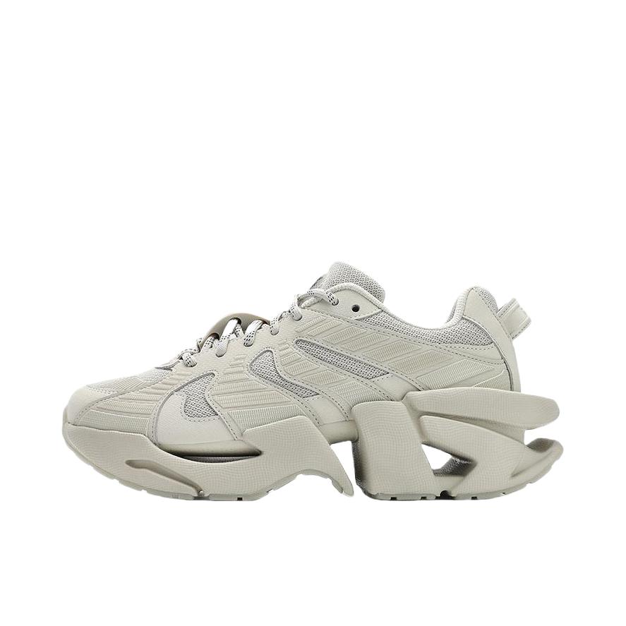 推荐商品：FILA/斐乐  Space  时尚潮流 舒适百搭 防滑耐磨 减震透气  老爹鞋  F12W324103F 女款/燕麦棕 
