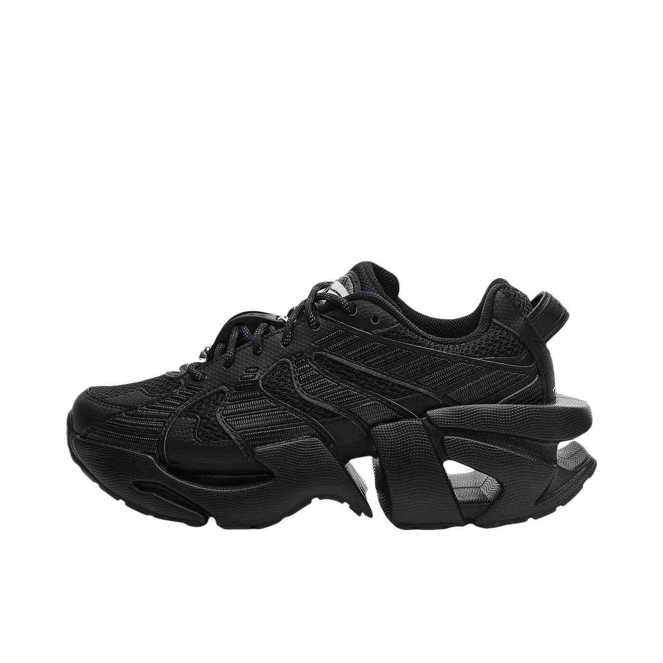 推荐商品：FILA/斐乐  Space  时尚潮流 舒适百搭 防滑耐磨 减震透气  老爹鞋  F12W324103F 男款/黑色