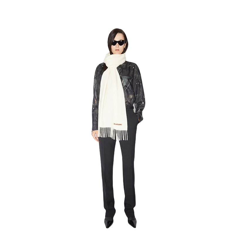 推荐商品：Acne Studios 22AW宽版流苏纯羊毛保暖两用外搭绒线末端围巾 CA0210