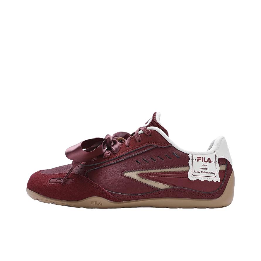 推荐商品：FILA/斐乐 TURBO飞驰 摩登 防滑耐磨 舒适低帮 复古 德训鞋 运动休闲鞋 女款/葡萄酒红/古白色