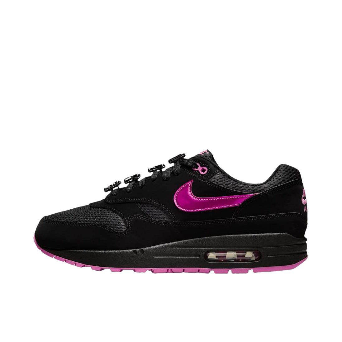 推荐商品：Nike Air Max 1 跑鞋 气垫缓震透气轻便复古运动舒适百搭潮流耐磨低帮训练防滑冬季支撑马拉松防水抓地圆头耐穿 情人节限定/黑色/粉色