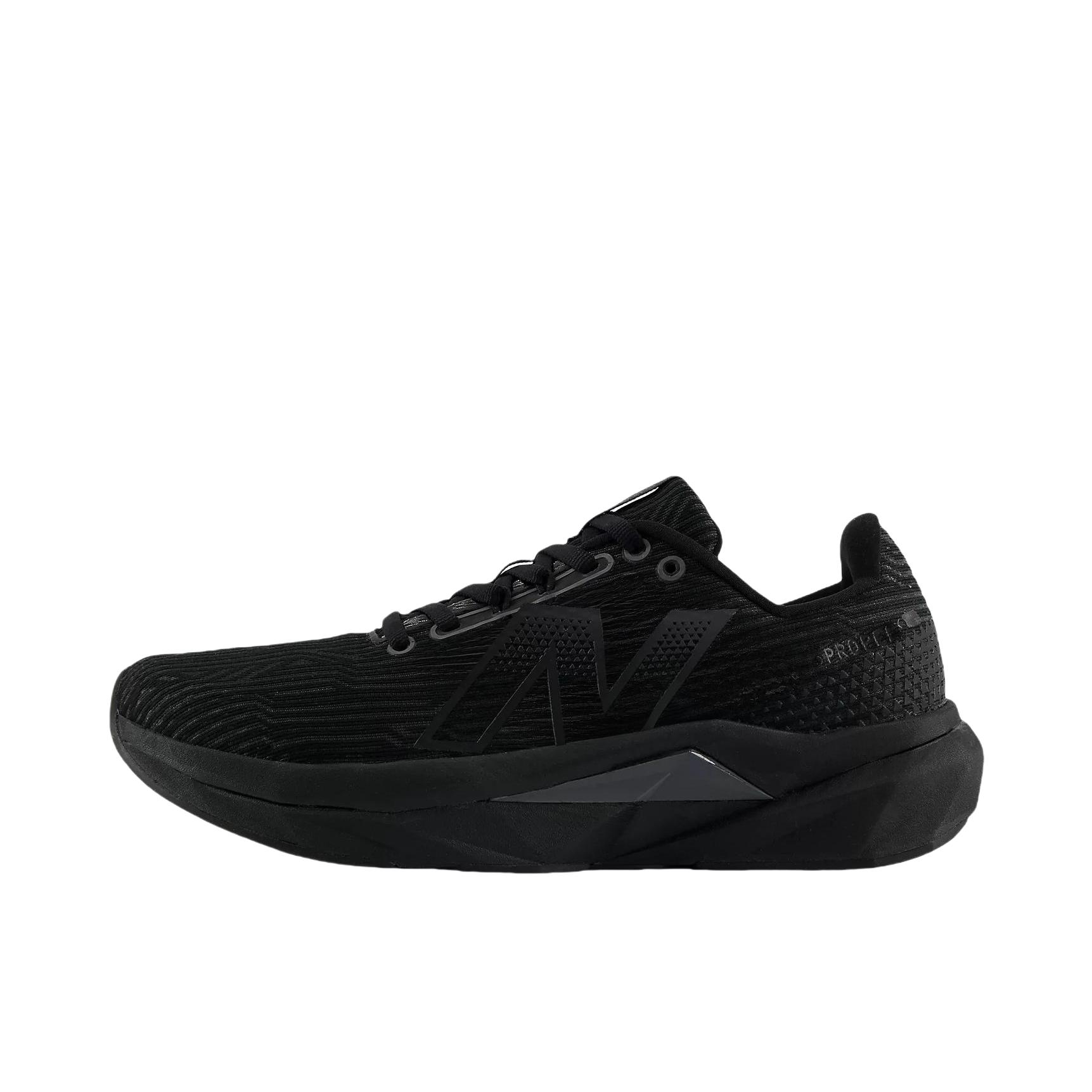 推荐商品：New Balance FuelCell Propel v5 跑鞋 防滑耐磨缓震回弹舒适轻便低帮百搭支撑 B宽/黑色