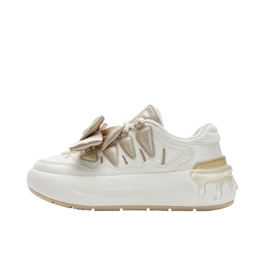 推荐商品：FILA/斐乐 CARROT WG MODERNO系列 甜美风 复古风 学院风 板鞋 女款/奶白/霜冻杏仁金