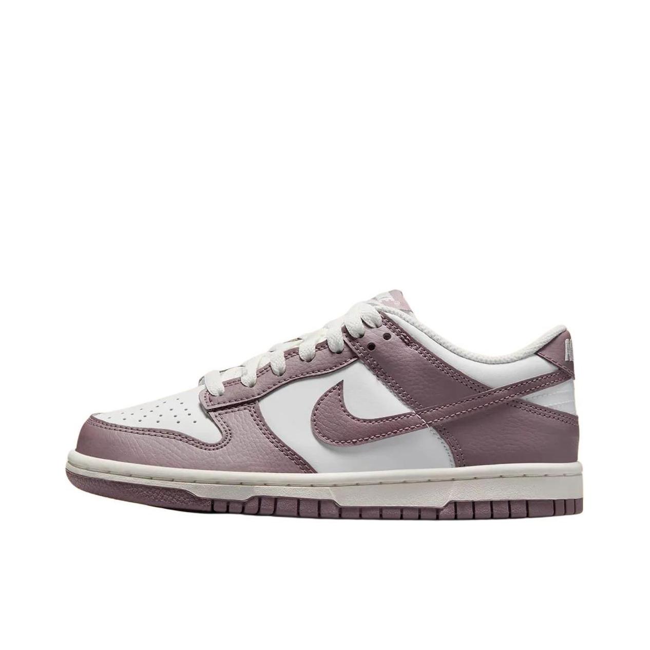 推荐商品：Nike Dunk 板鞋 经典复古百搭 大童/白色/紫色