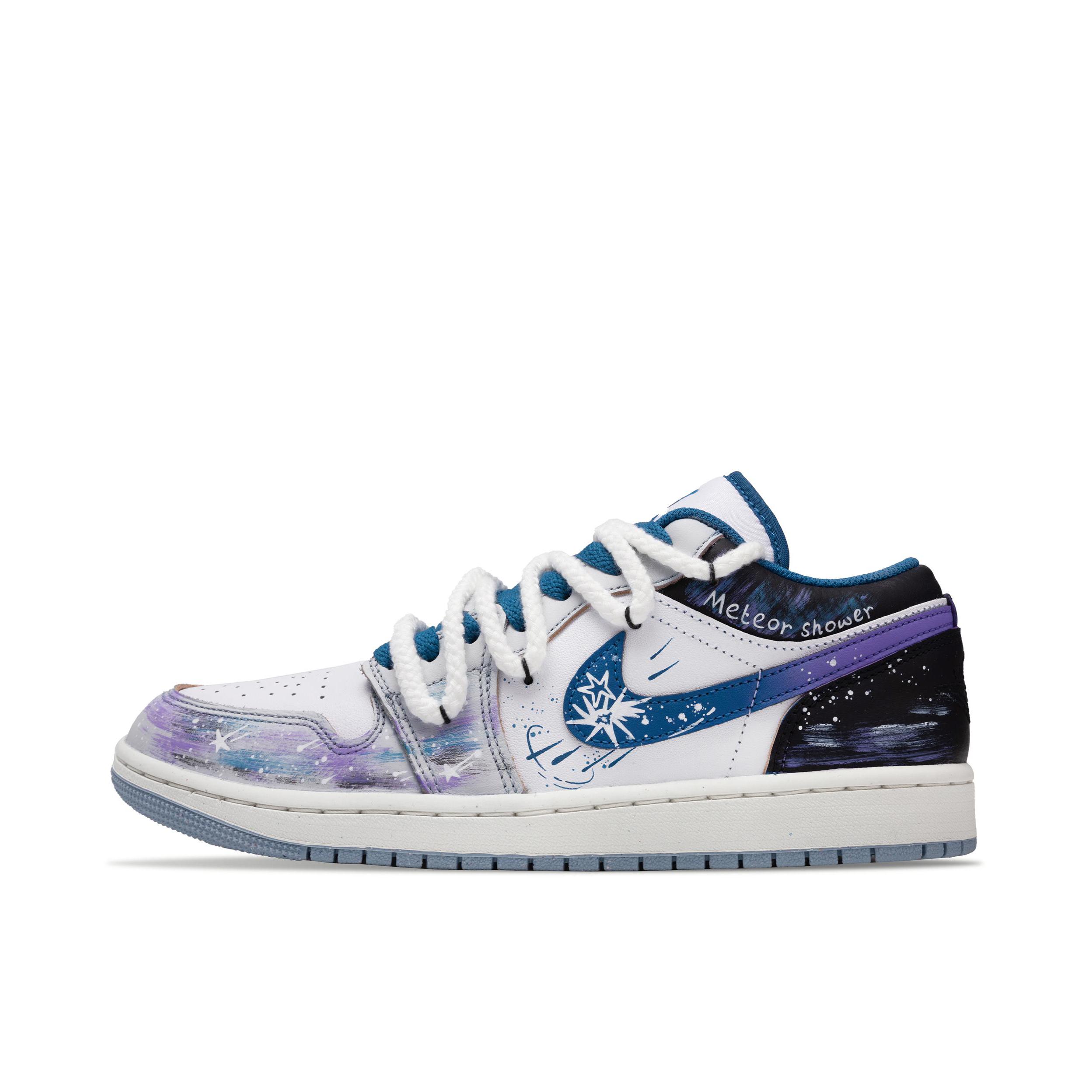 推荐商品：【定制球鞋】Air Jordan 1 减震 耐磨 透气 平跟 复古 潮流 简约 包裹性 防滑 轻便 支撑 增高 板鞋 旷野星辰