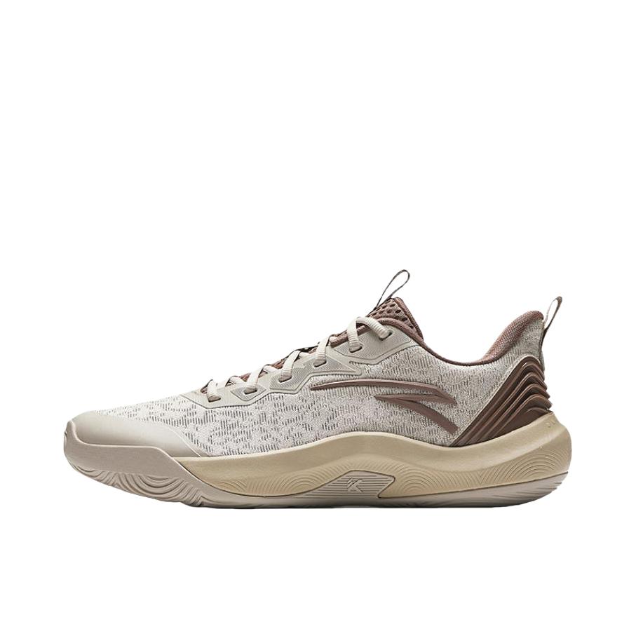 推荐商品：安踏 KTFLYBM 篮球鞋 耐磨包裹性防滑低帮 素雾灰/鹰背褐