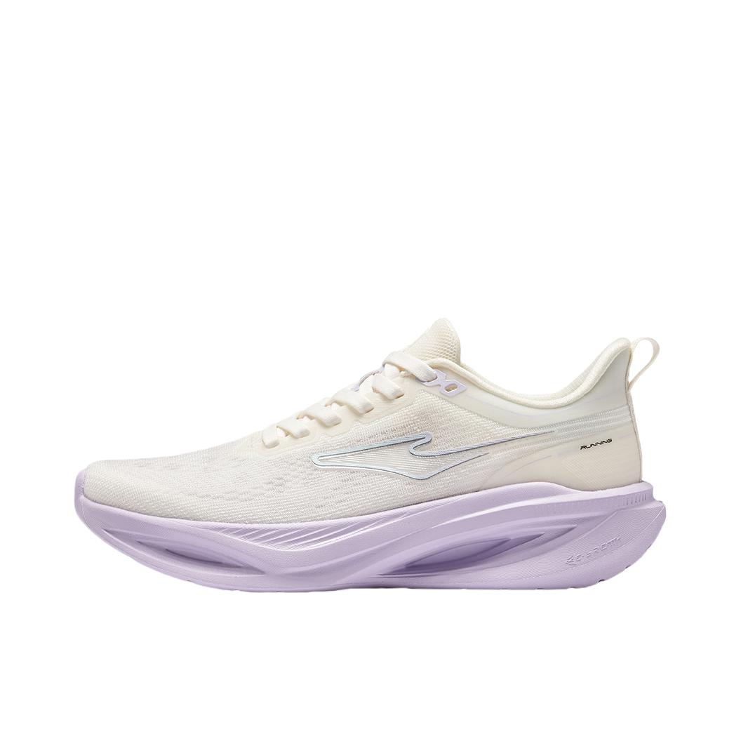 推荐商品：鸿星尔克 逸风 稳定支撑 减震回弹 轻便软底 网面透气 时尚潮流 跑鞋 女款/微晶白