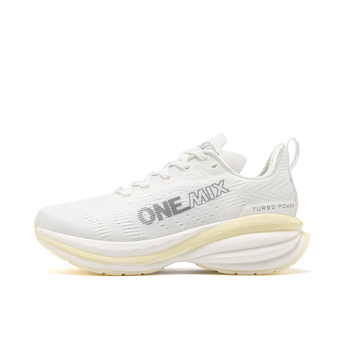 推荐商品：ONEMIX 玩觅 灵步 减震 轻便 回弹 国潮 跑鞋 蛇年限定/冰川白