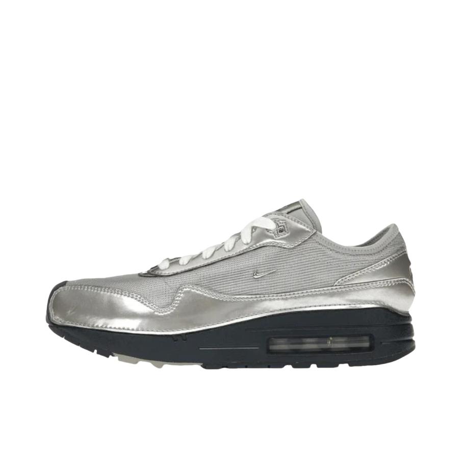 推荐商品：Nike Air Max 1 跑鞋 气垫缓震透气轻便复古运动舒适百搭潮流耐磨低帮训练防滑冬季支撑马拉松防水抓地圆头耐穿 女款/银色