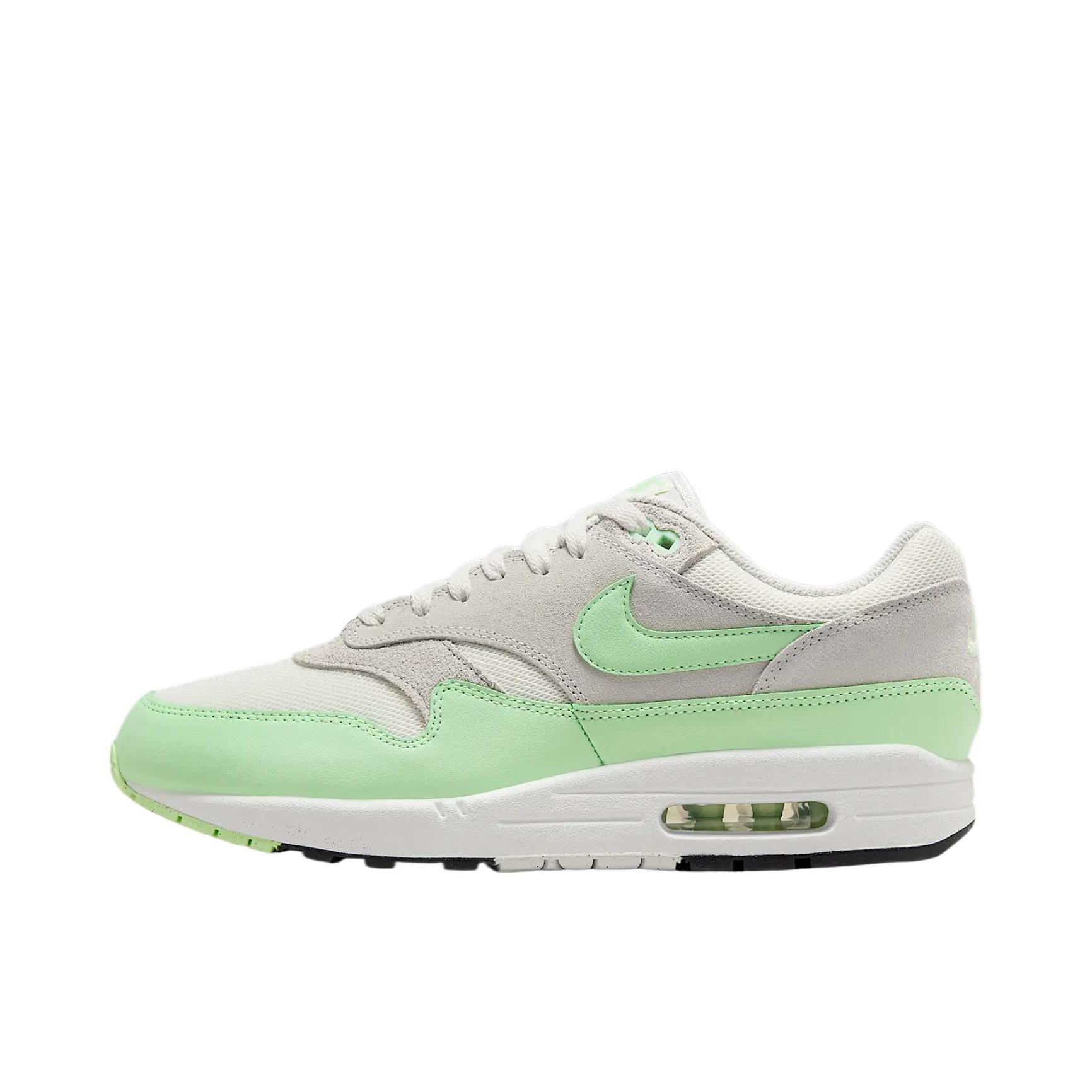 推荐商品：Nike Air Max 1 跑鞋 气垫缓震透气轻便复古运动舒适百搭潮流耐磨低帮训练防滑冬季支撑马拉松防水抓地圆头耐穿 白色/浅绿色