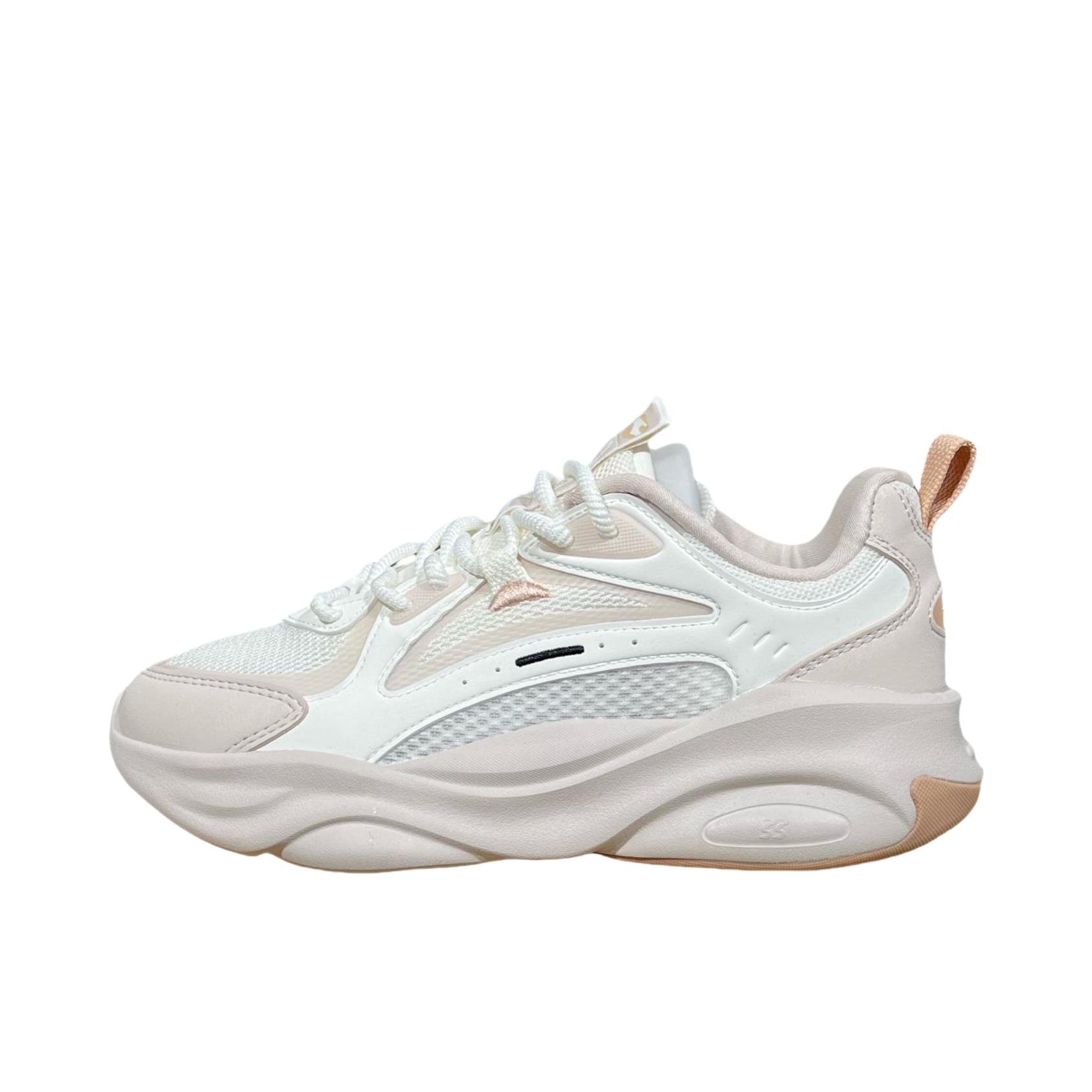 推荐商品：鸿星尔克 轻便 透气 系带 青年 运动休闲鞋 12125202374 女款/微晶白/粉刷灰