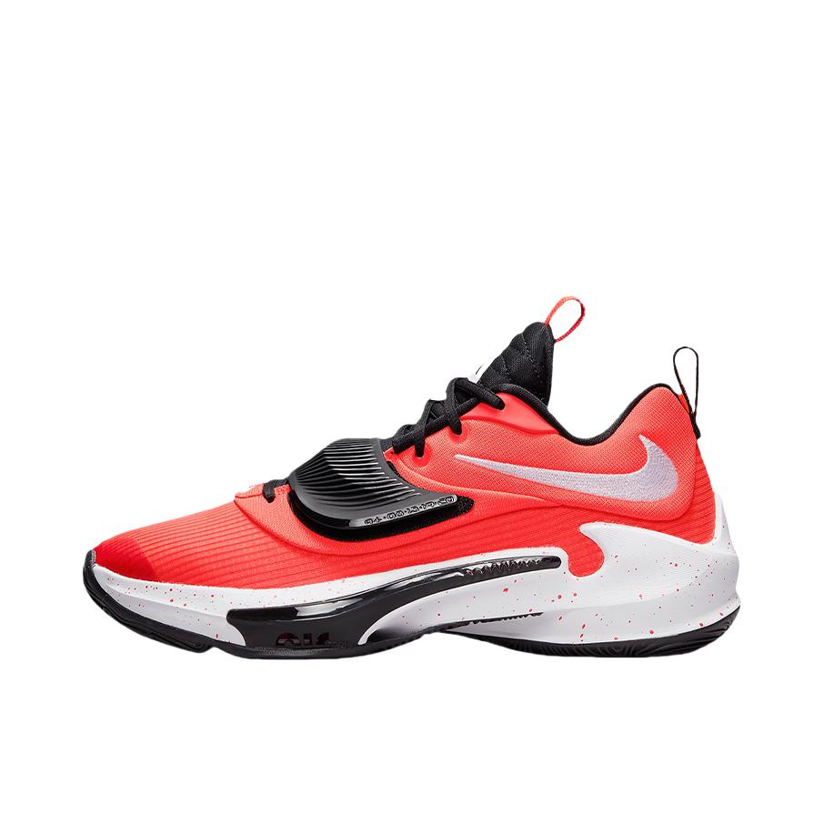 推荐商品：Nike Zoom Freak 3 字母哥3代 双Zoom 防滑耐磨 稳固抓地 包裹性 篮球鞋 橘红/黑色/白色