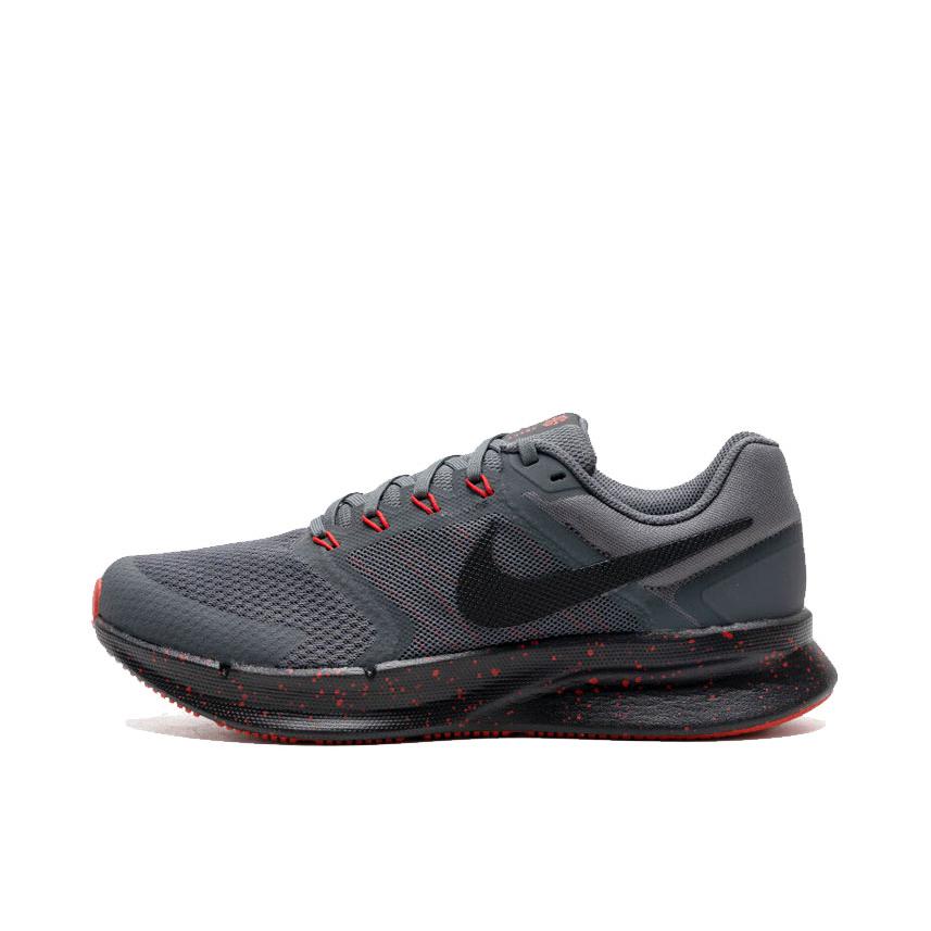 推荐商品：Nike Run Swift 3 跑鞋 减震防滑耐磨舒适网面透气缓震运动支撑贴合圆头耐穿耐用 黑色/灰色