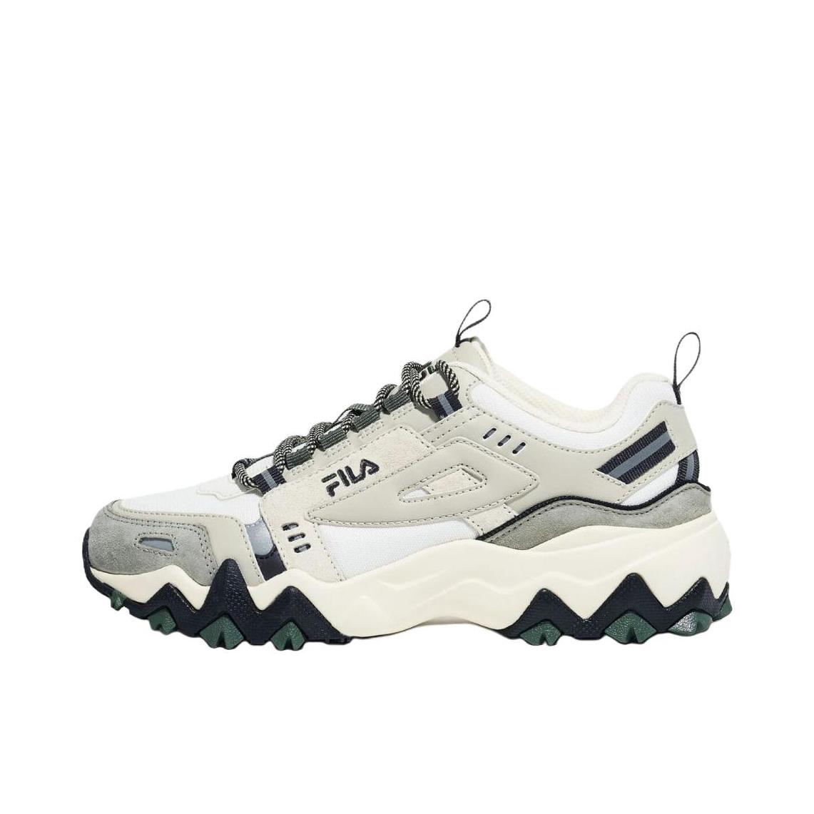 推荐商品：FILA/斐乐 Oakmont 欧客漫 防滑耐磨 减震透气 潮流复古 运动休闲 增高 织物合成革 老爹鞋 白色/浅灰色