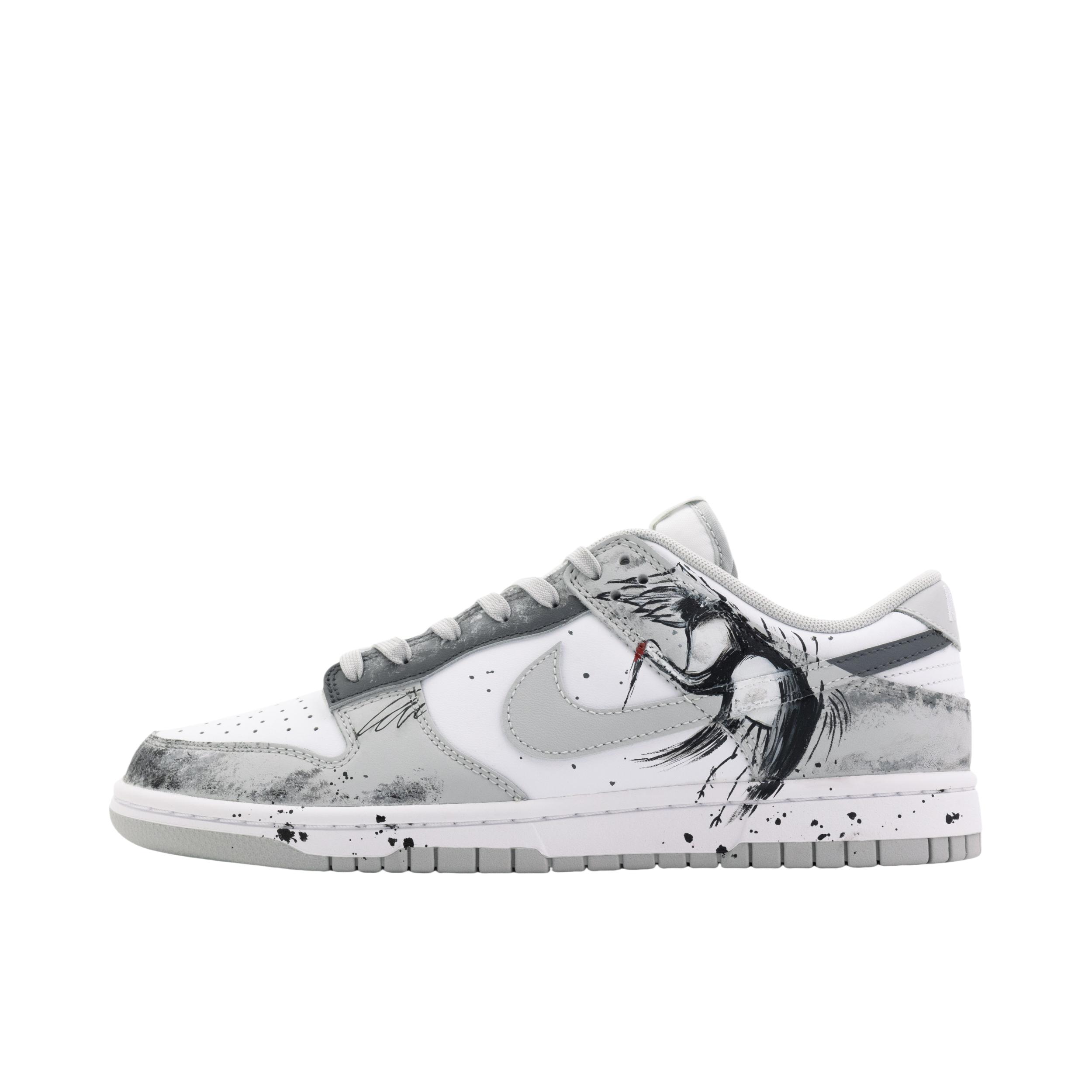推荐商品：【定制球鞋】 Nike Dunk 板鞋 平跟系带防滑耐磨做旧高街简约百搭潮流复古美式 鹤知栖