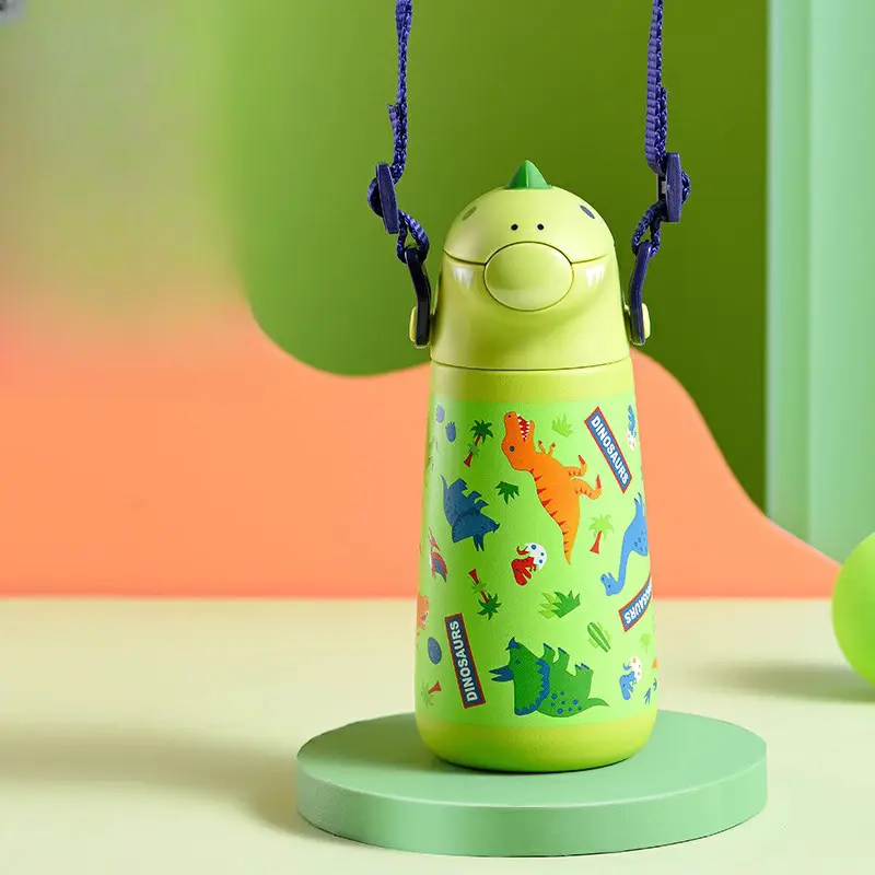 推荐商品：斯凯达 /SKATER 一岁以上儿童外出水杯敲萌恐龙杯小巧耐摔带吸管直饮喝水一年级可用防摔