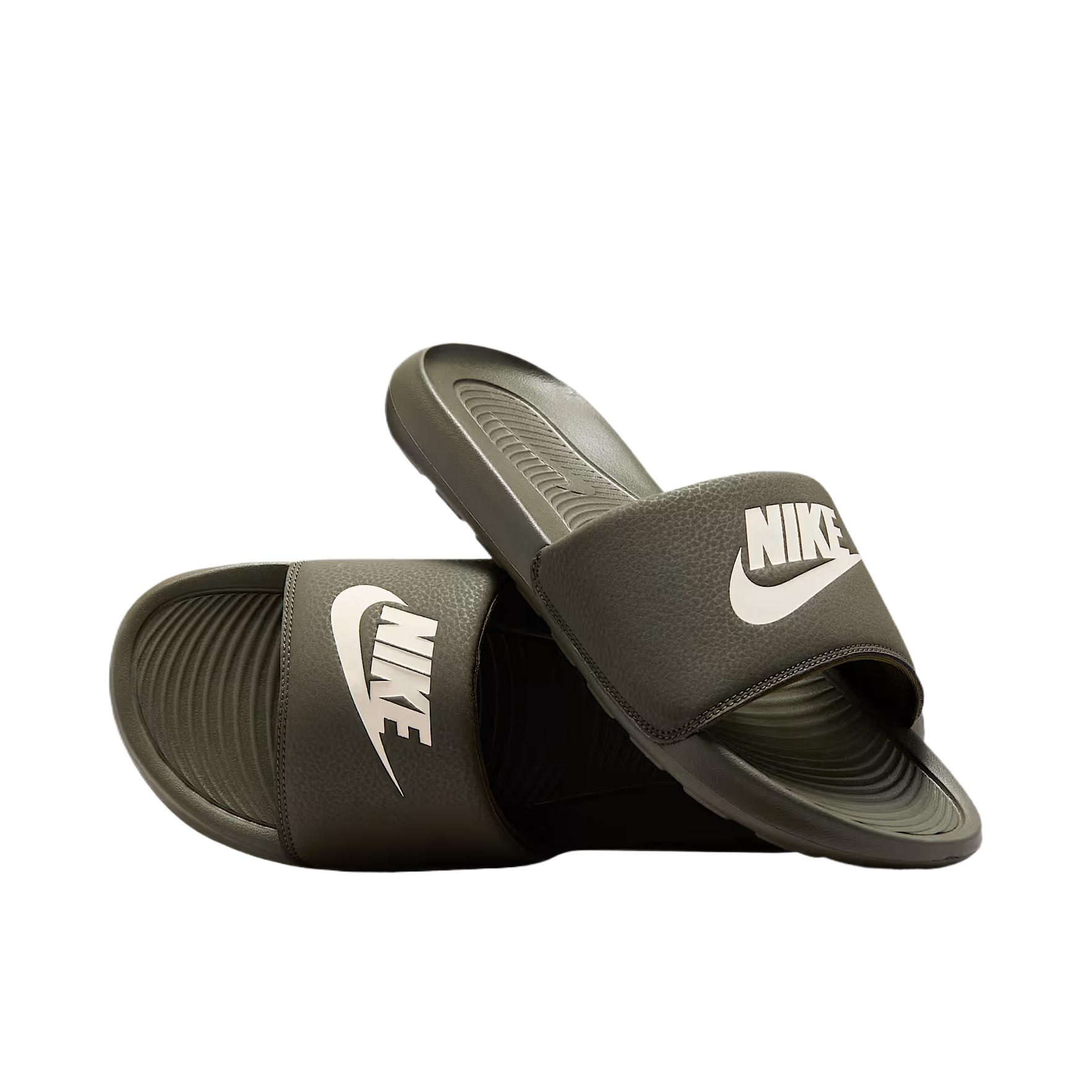 推荐商品：Nike Victori One Slide 回弹缓震 防滑耐磨 舒适轻便 透气 防水 运动 一字 拖鞋 卡其绿/帆白