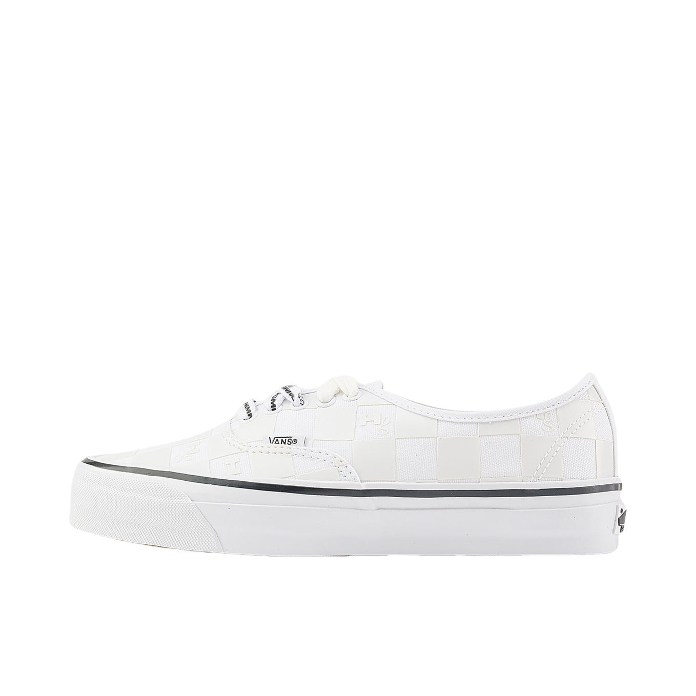 推荐商品：Vans/范斯 Authentic 潮流休闲 轻便舒适 防滑耐磨 百搭运动 复古 板鞋 Homme Girls联名/米白色/棋盘格