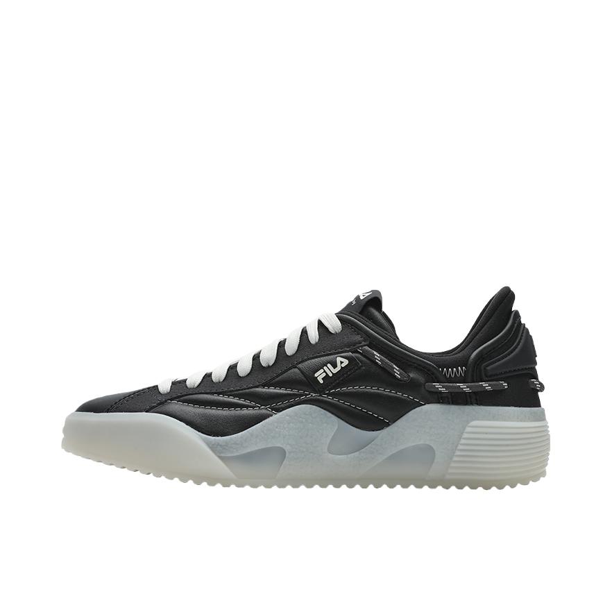 推荐商品：FILA/斐乐 ARTMOSPHERE 防滑耐磨 低帮休闲 头层牛皮 时尚 板鞋 F12W421207F 男款/黑色/陨石灰