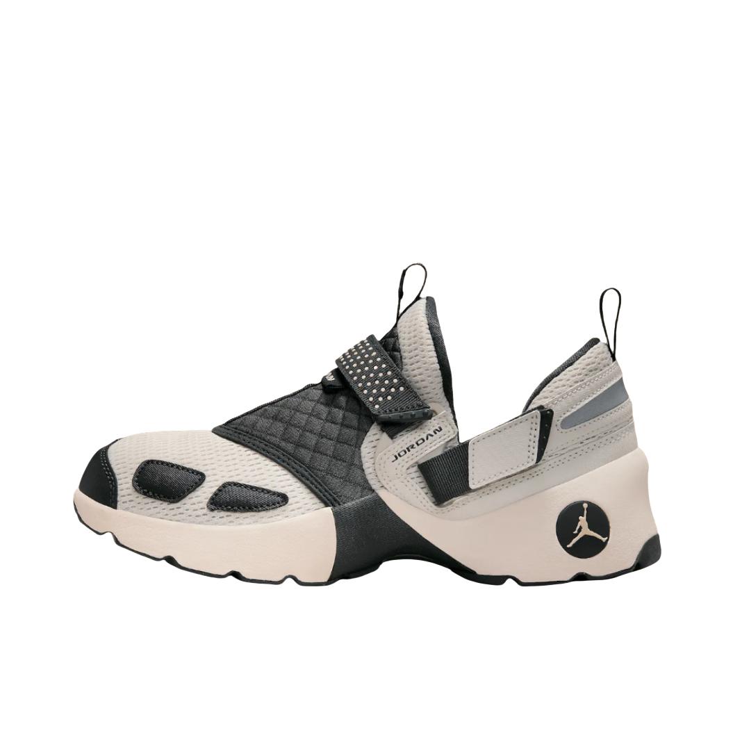 推荐商品：Air Jordan Trunner LX 复古 耐磨 防滑 减震 训练鞋 白色/黑色