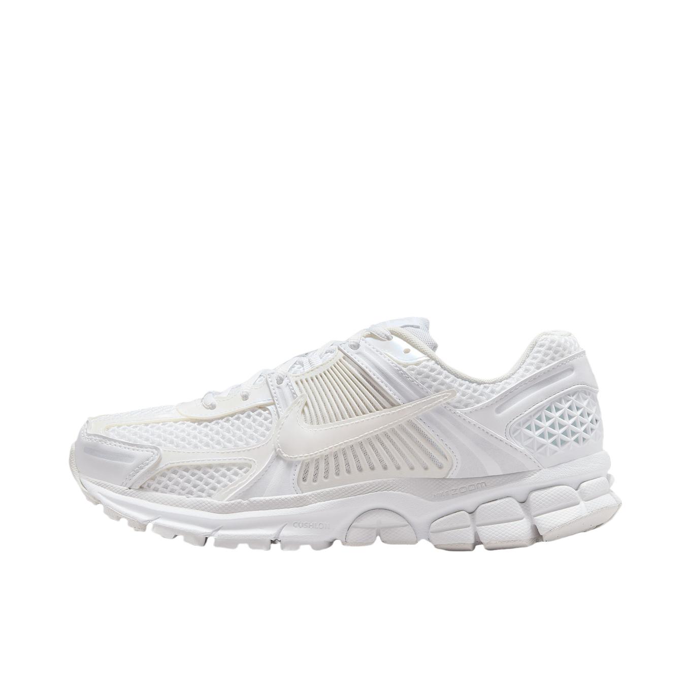 推荐商品：Nike Zoom Vomero 5 跑鞋 舒适缓震网面透气百搭复古支撑训练轻便 白色/浅银灰/山峰白