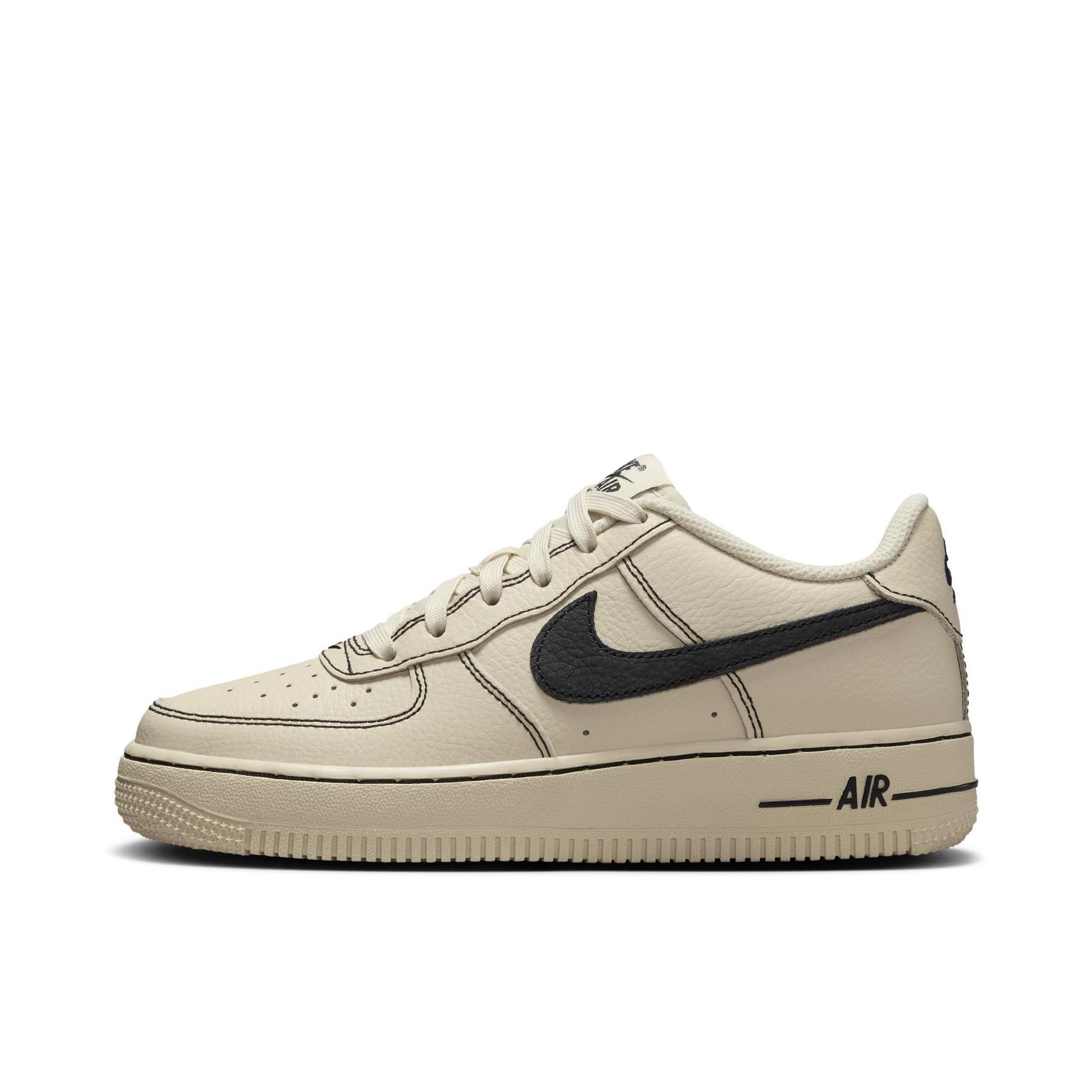 推荐商品：Nike Air Force 1 空军一号 板鞋 轻便舒适百搭耐磨防滑复古 大童/浅卡其色/黑色