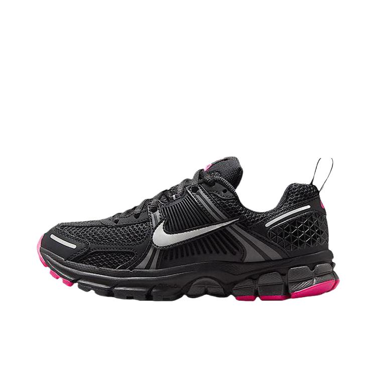 推荐商品：Nike Zoom Vomero 5 跑鞋 舒适缓震网面透气百搭复古支撑训练轻便 大童/煤黑色/爆炸粉/金属银
