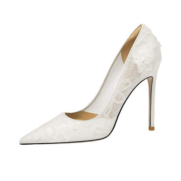 推荐商品：Lily Wei 遇见她 高跟鞋 法式蕾丝优雅 跟高6cm/白色
