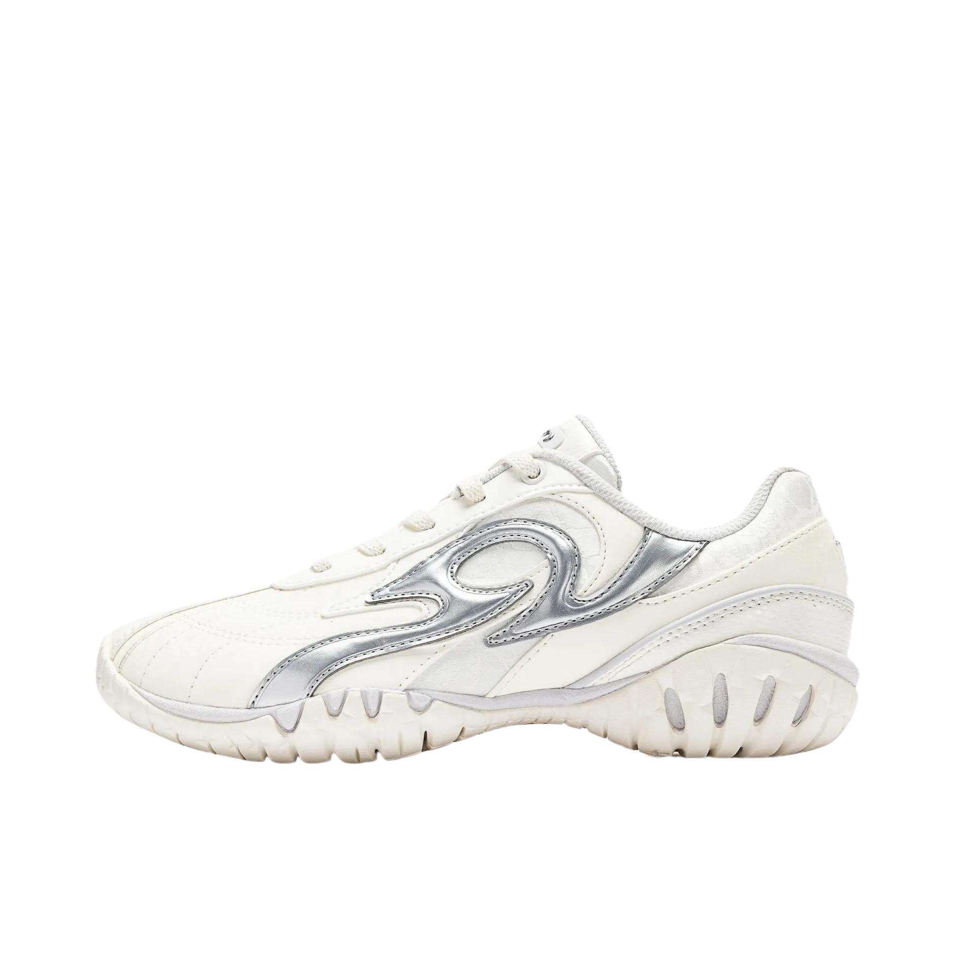 推荐商品：ANTA SNEAKERVERSE Thorn 荆棘 运动休闲鞋 简约百搭耐磨透气 象牙白