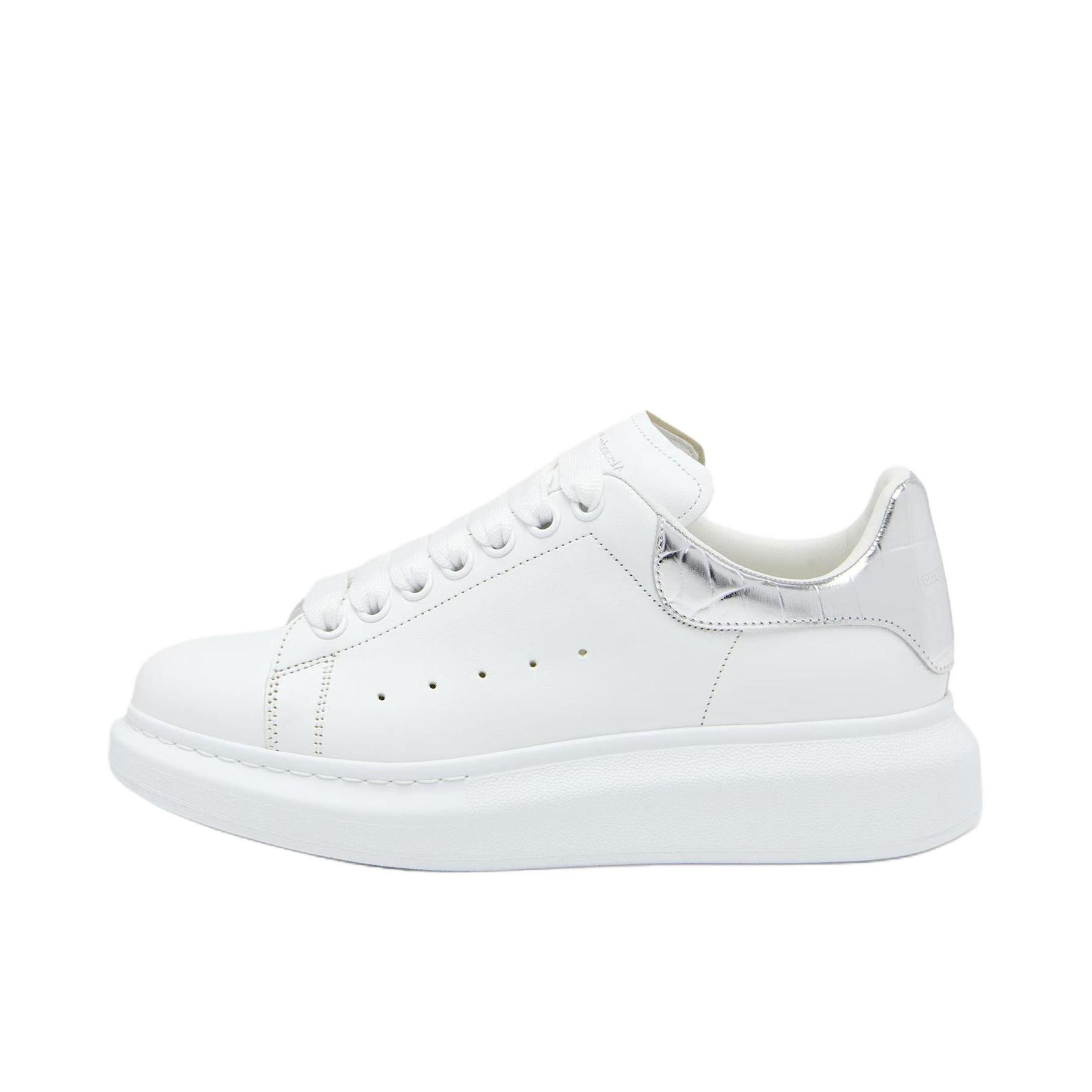 推荐商品：Alexander McQueen/亚历山大麦昆 Oversized 简约舒适 防滑耐磨 圆头 牛皮革 运动休闲鞋 女款/白色/银色