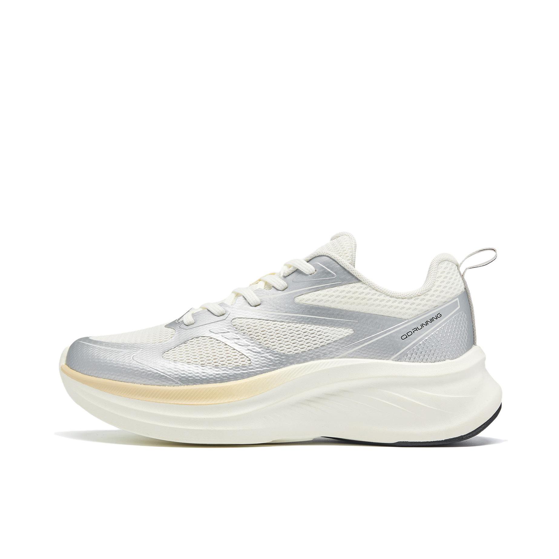 推荐商品：乔丹体育 云穹 跑鞋 薄款网面透气舒适轻便减震回弹防滑耐磨软底跳绳软弹增高轻松脚感缓震短跑体测加厚小白鞋冬季 女款/象牙白/银色