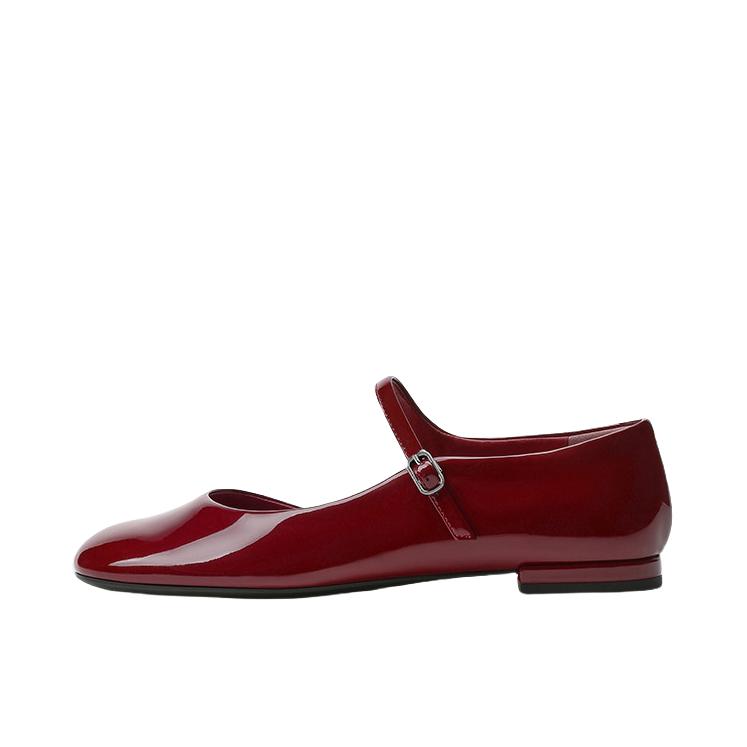 推荐商品：CHARLES&KEITH 单鞋 圆头平底亮面防滑 CK1-70381144 红色