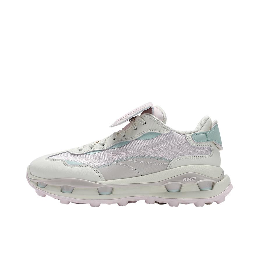 推荐商品：FILA/斐乐 KM 2 先锋 复古百搭 防滑耐磨 舒适轻便 系带 运动休闲鞋 女款/朴雾嫩粉/芦笋白