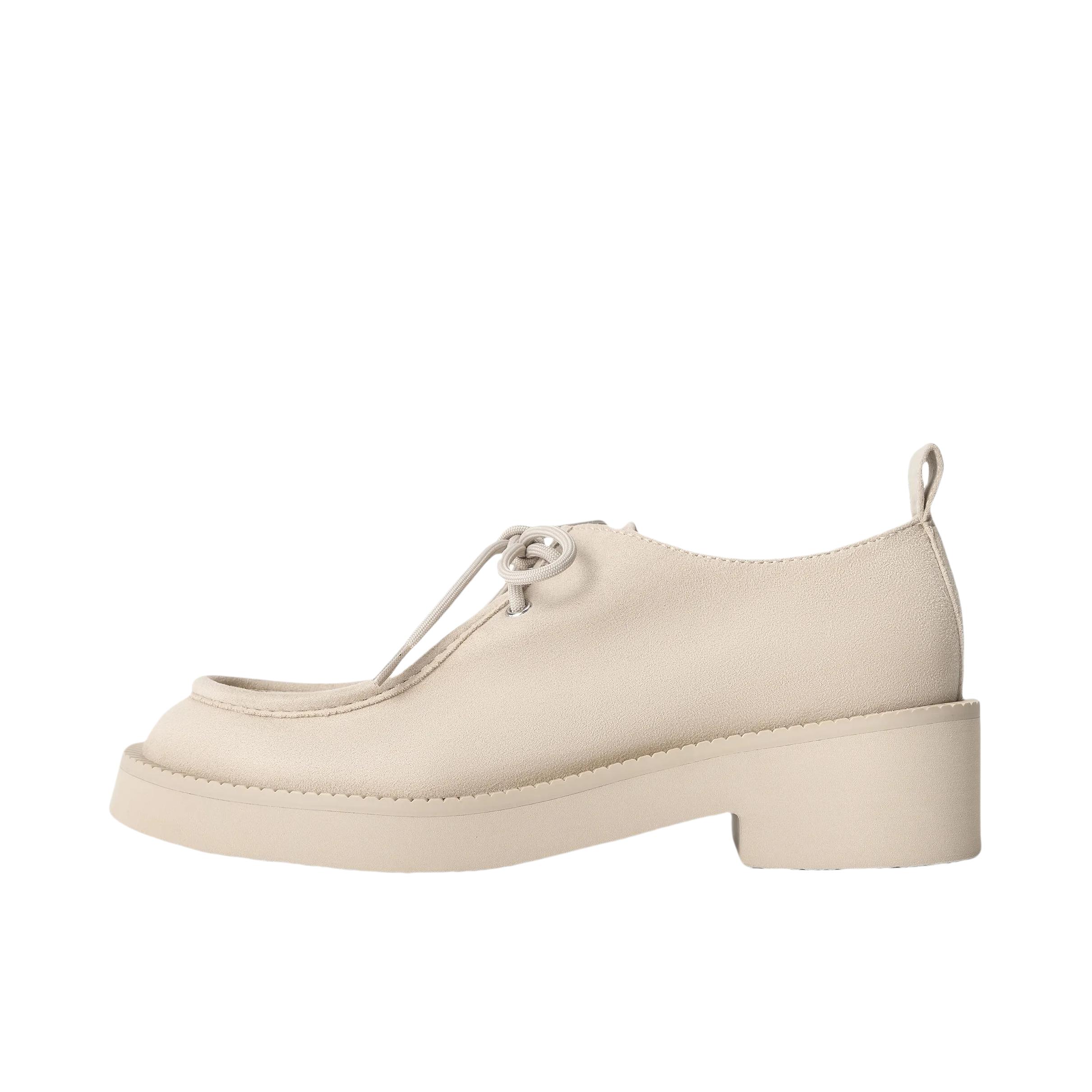推荐商品：CHARLES&KEITH 单鞋 复古绒面系带厚底 CK1-70920162 米色