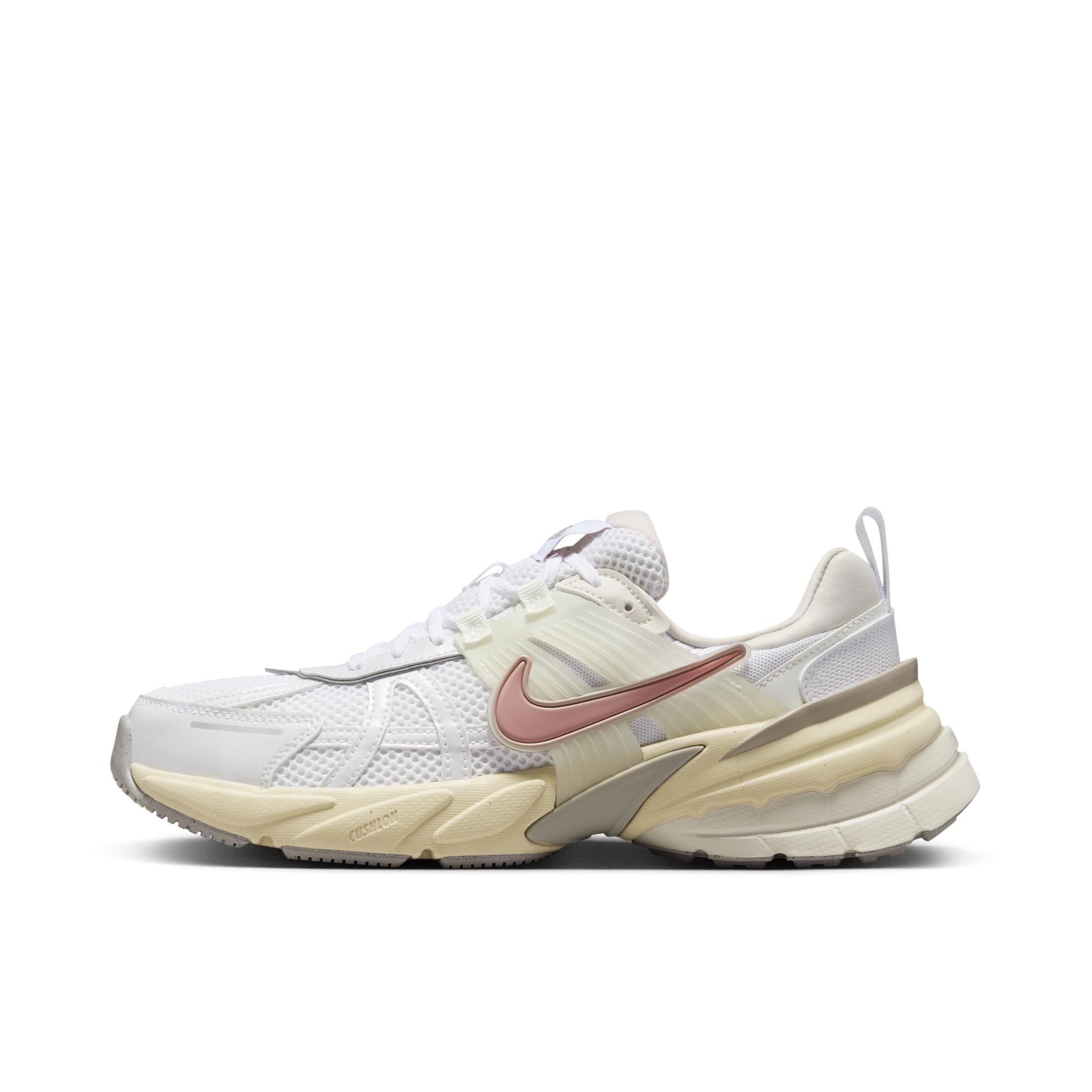 推荐商品：Nike V2K Run Runtekk 跑鞋 轻便网面透气防滑耐磨百搭时尚复古减震抓地圆头 灰色/粉色/橙色 